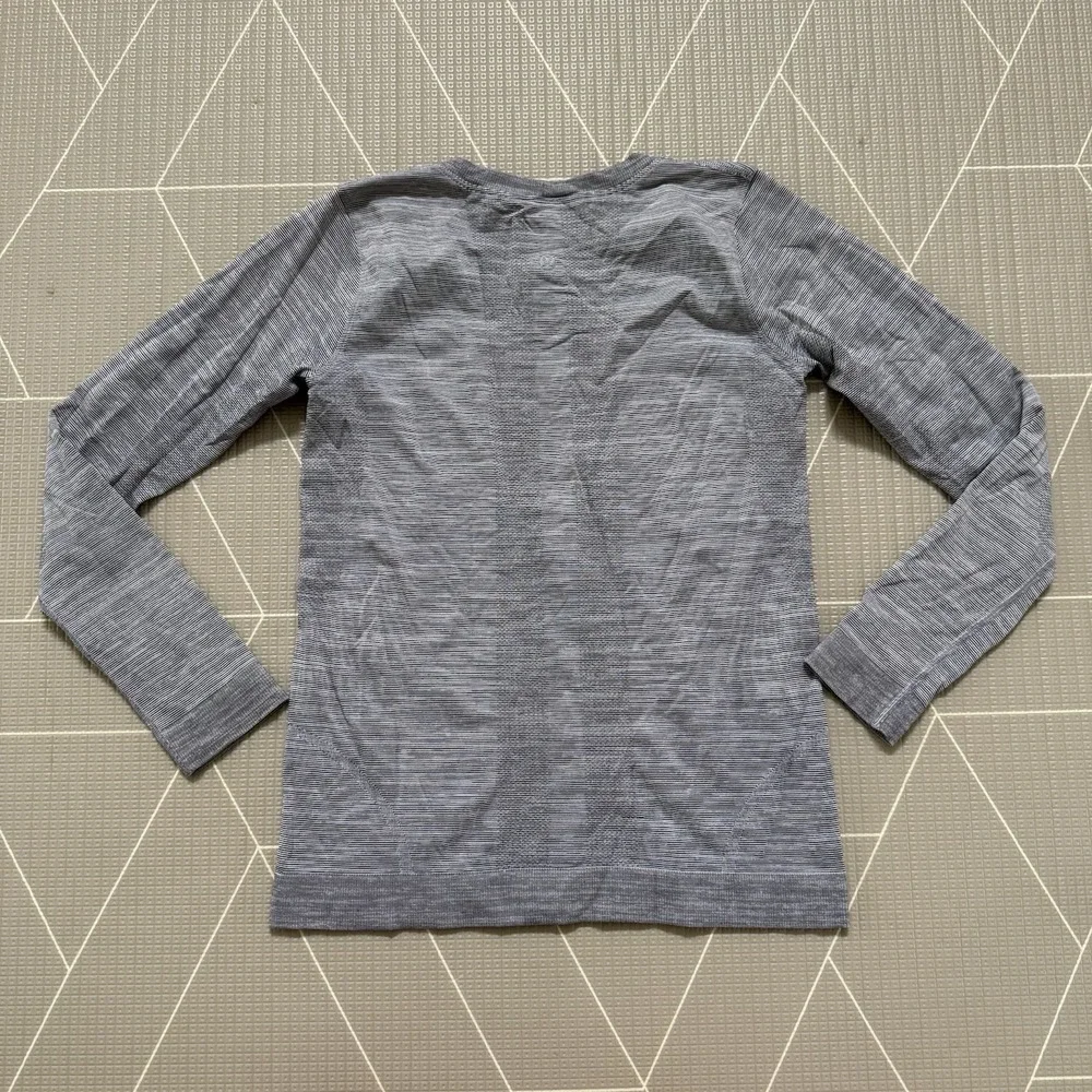 Lululemon Swiftly‎ Tech Long Sleeve Size 4 Breeze Relaxed Fit Black & White